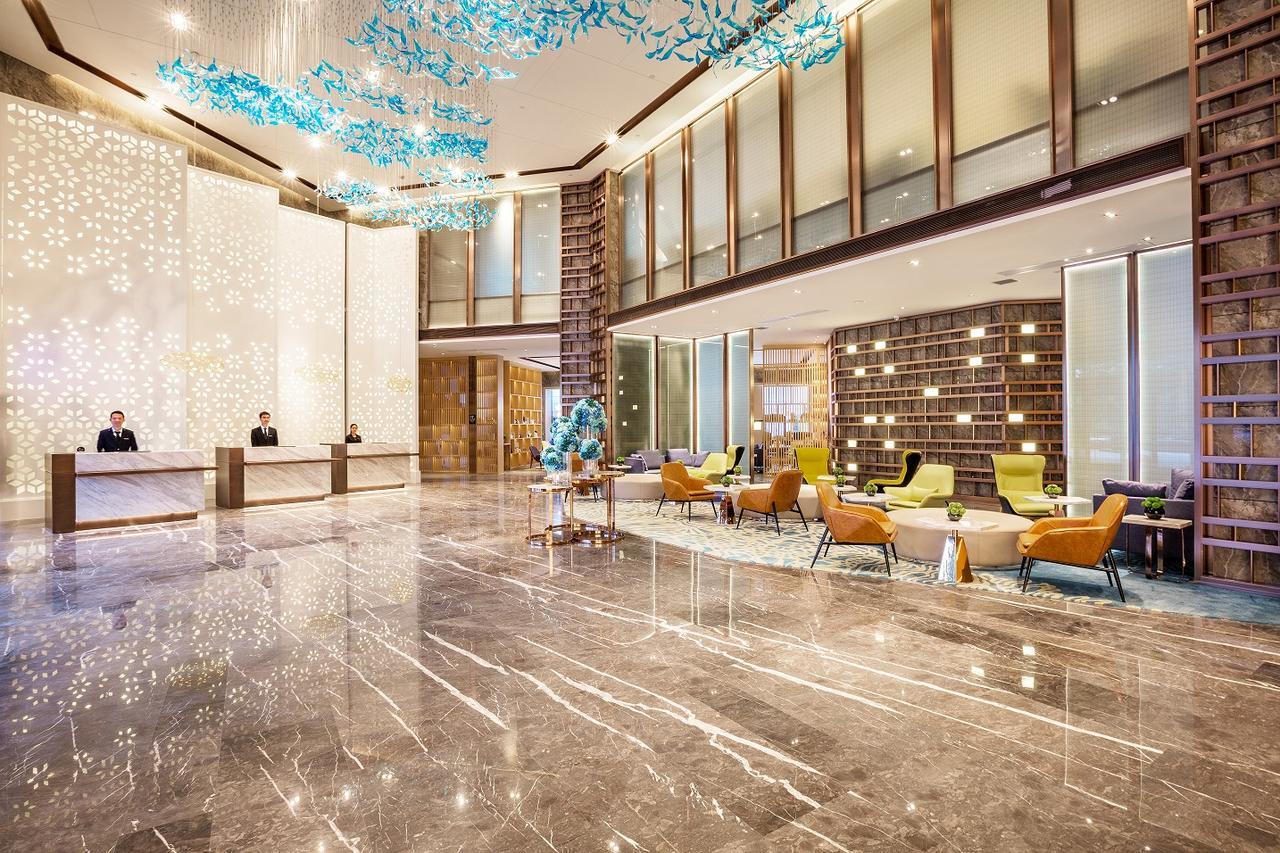 Shenzhen Bantian Huaweizhongcheng Atour Hotel Exteriör bild